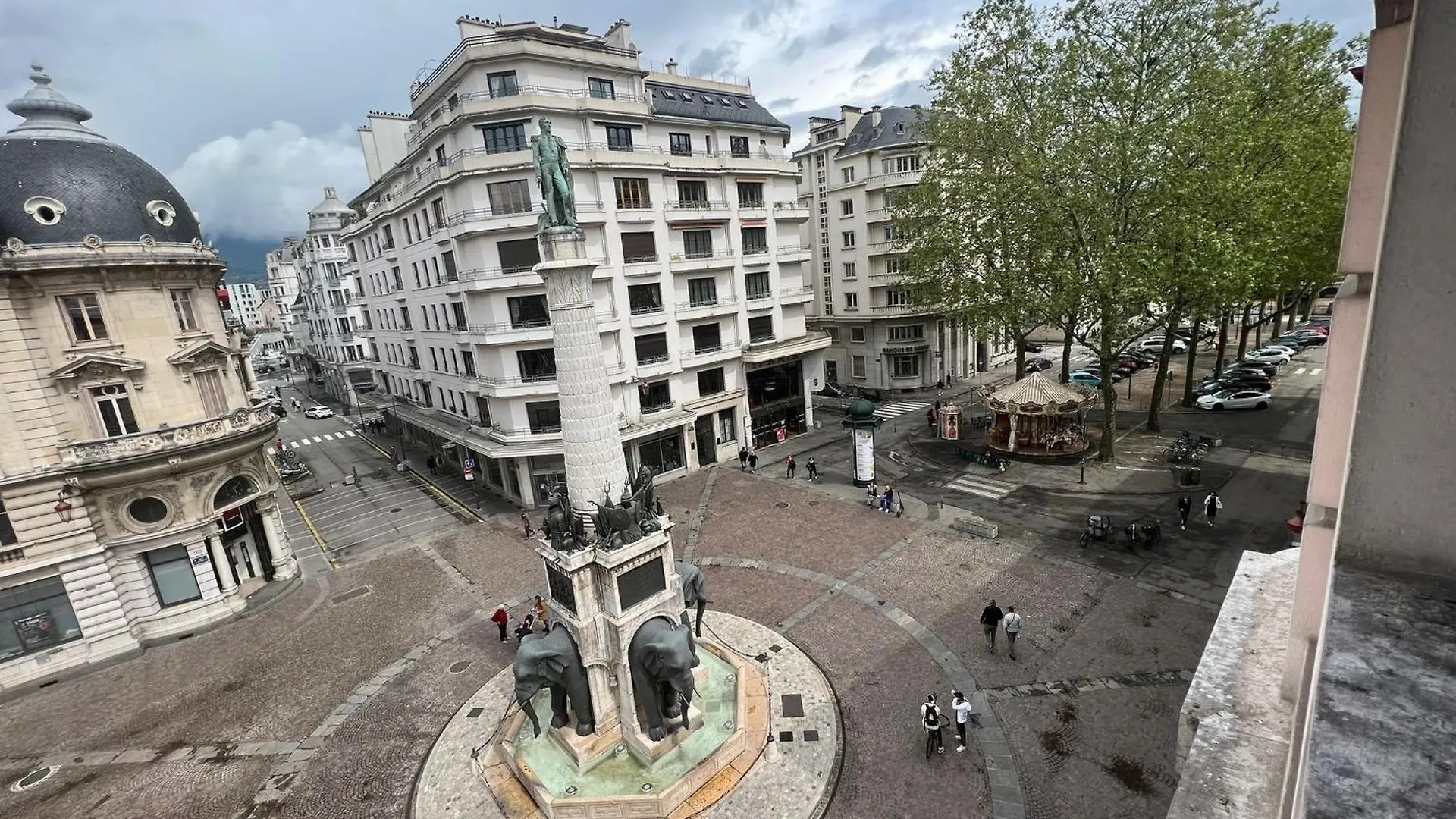 Homestay Chand Mama Apartment Chambery